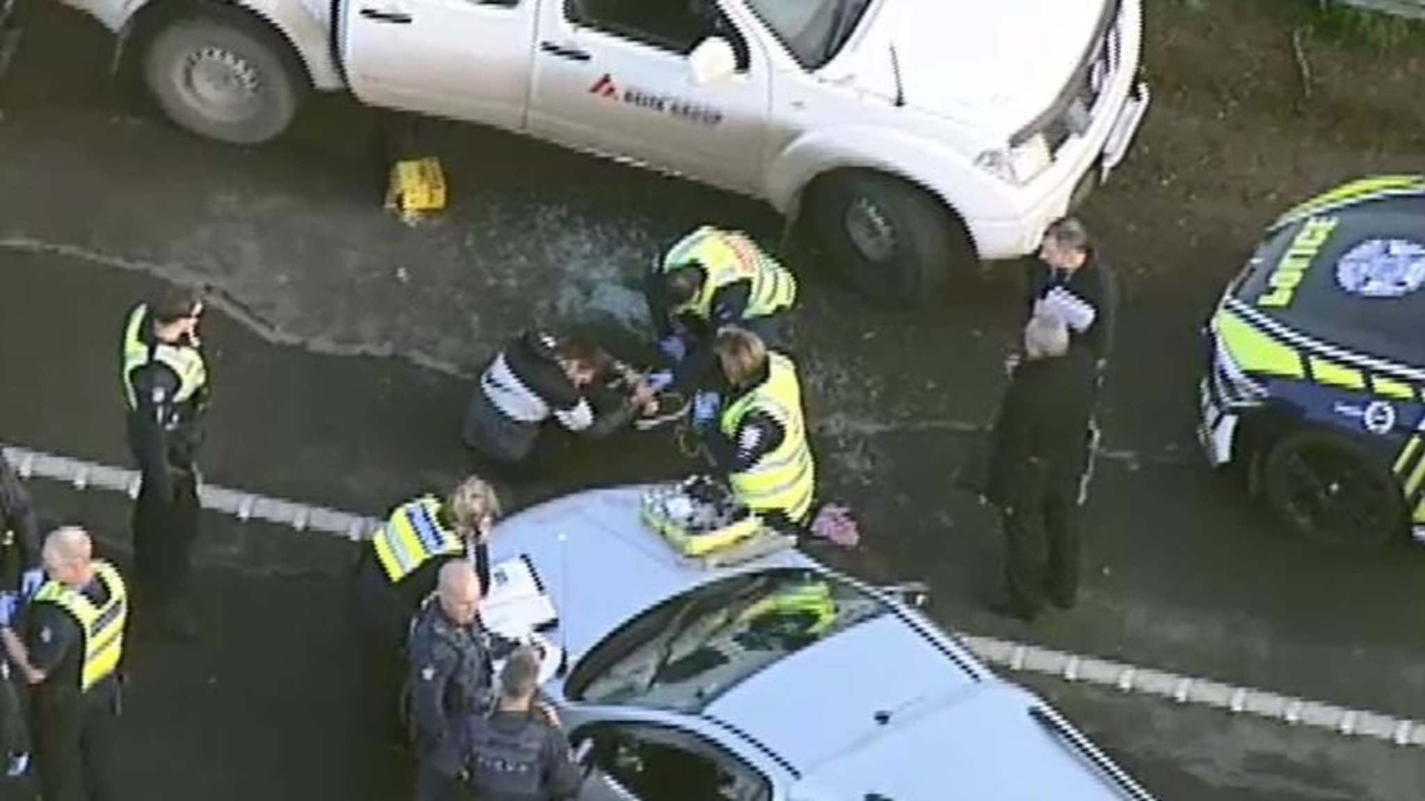 澳洲早高峰警匪追捕战：3名偷车蒙面歹徒高速路上逆行、疯狂连撞数车终被截停（组图） - 2