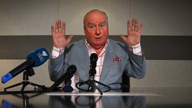 Alan Jones making a public apology for his remarks about Julia Gillard's father.