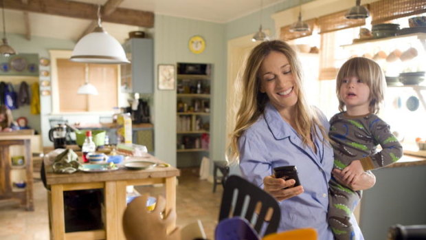 Sarah Jessica Parker  in the film "I Don't Know How She Does It", smiling but stressed.