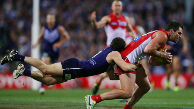 PERTH, AUSTRALIA - SEPTEMBER 21:  Heath Grundy of the Swans gets tackled by Hayden Ballantyne of the Dockers during the AFL Second Preliminary Final match between the Fremantle Dockers and the Sydney Swans at Patersons Stadium on September 21, 2013 in Perth, Australia.  (Photo by Michael Dodge/Getty Images)