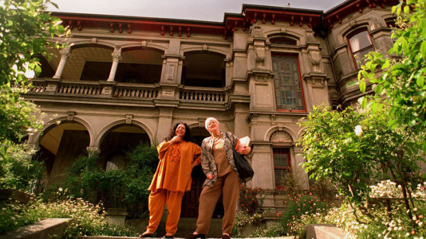 Dur-e-Dara and Stephanie Alexander outside Stephanie's restaurant, back in the day.