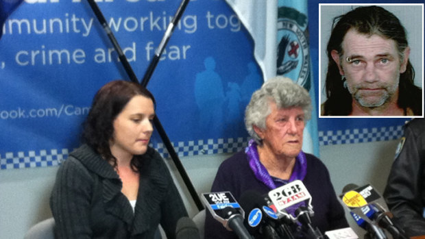 Scott Hammond, inset; and his mother Josephine Hammond, centre, and niece Kylie Gillies at a press conference with police in 2013. Main photo: Kerrie Armstrong  
