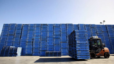 Pallet supplies say customers wonâ€™t send their pallets back to them.