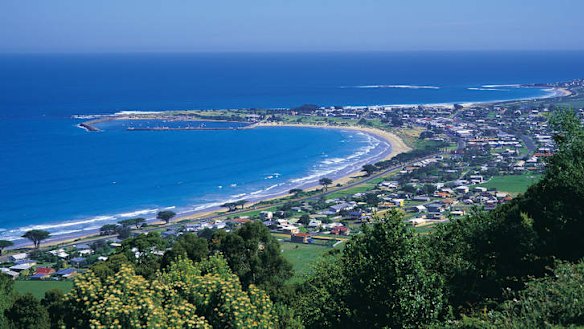 People living in the Victorian coastal town of Apollo Bay are being urged to get tested for coronavirus after viral particles were found in wastewater taken from the sewerage network.