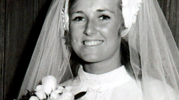 Neighbours of Lynette Dawson say they saw her working as a nurse at a hospital more than two years after her 1982 disappearance.