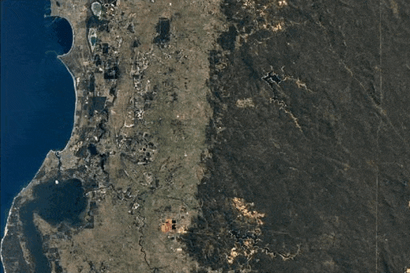 Alcoa’s Huntly mine has expanded northwards from 1988 to 2020 to Serpentine Dam. The mining is just east of Pinjarra and Mandurah.