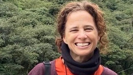 Renee Spry era in pellegrinaggio quando le inondazioni improvvise hanno travolto il posto di frontiera tra il Nepal e il Tibet.