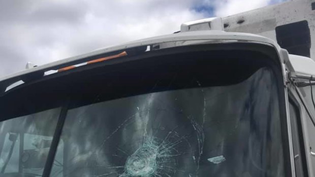 The impact of the rock shattered the windscreen of the truck. 