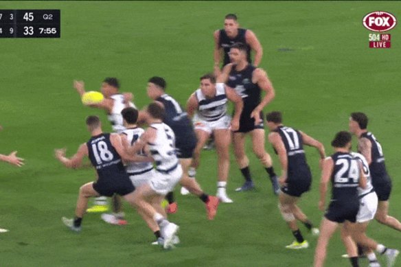 Blues-Cats blockbuster to go down to the wire, Dangerfield subbed out with hamstring