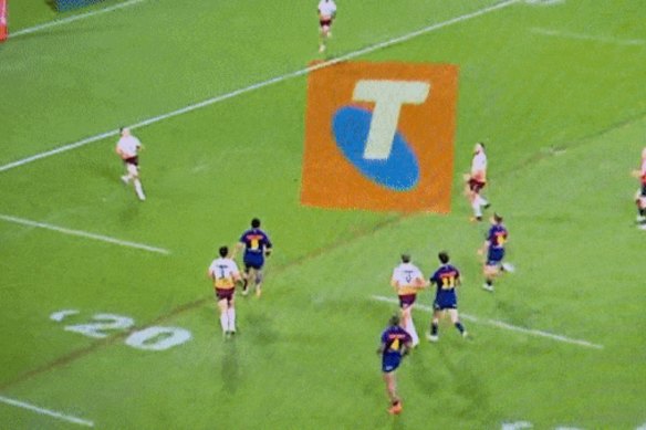 Queensland debutant Reece Walsh struggles attacking a shallow bomb.