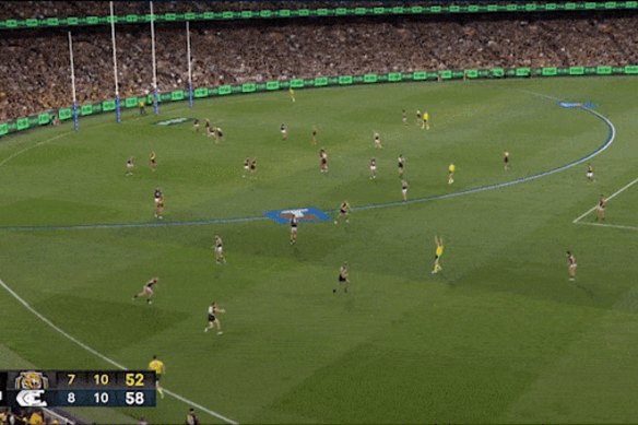 Tom de Koning took a contested mark in almost the exact spot where Tom Lynch hauled in his important grab minutes later.