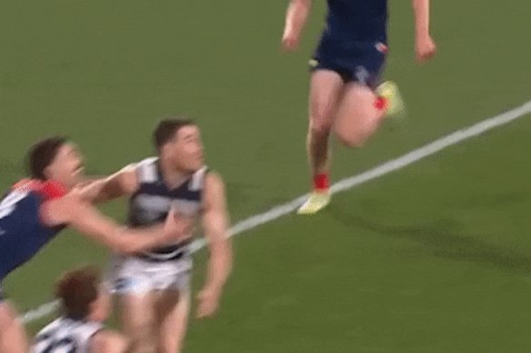 Teammates collide: Gary Rohan and Jeremy Cameron.