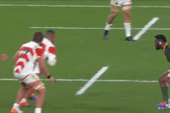 An incorrect entry from the side into a ruck.