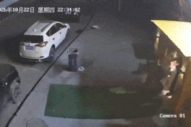 Tibet residents flee shaking buildings during earthquake