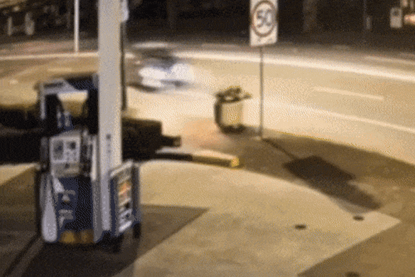 Video footage of the crash in Botany Road, Mascot.