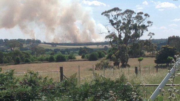 An out of control bushfire is threatening homes in Buninyong near Ballarat. 