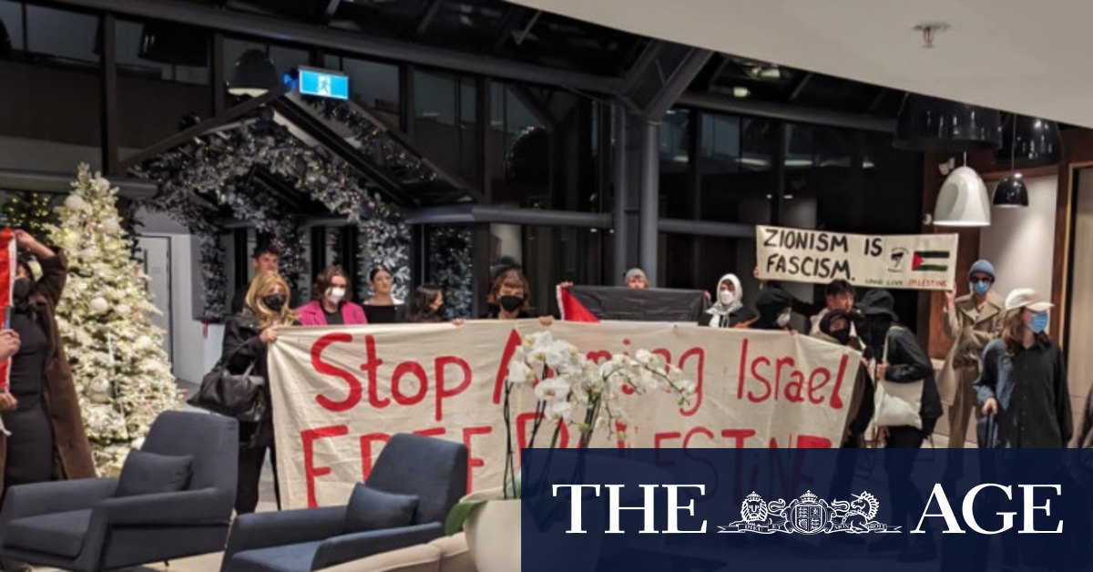 Pro-Palestine protest Melbourne: Families of Hamas victims targeted at Docklands hotel - Vimarsana News