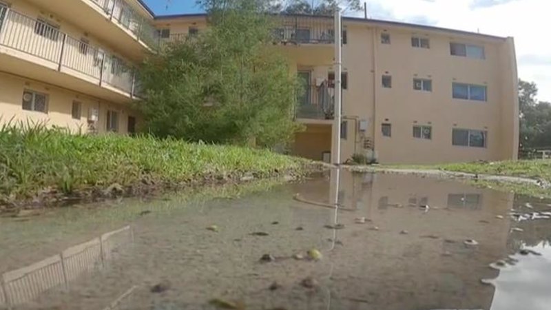 Residents report days without water at Beaconsfield complex in WA