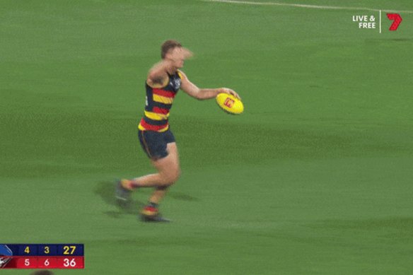 Crows claw their way to the lead after seven consecutive goals