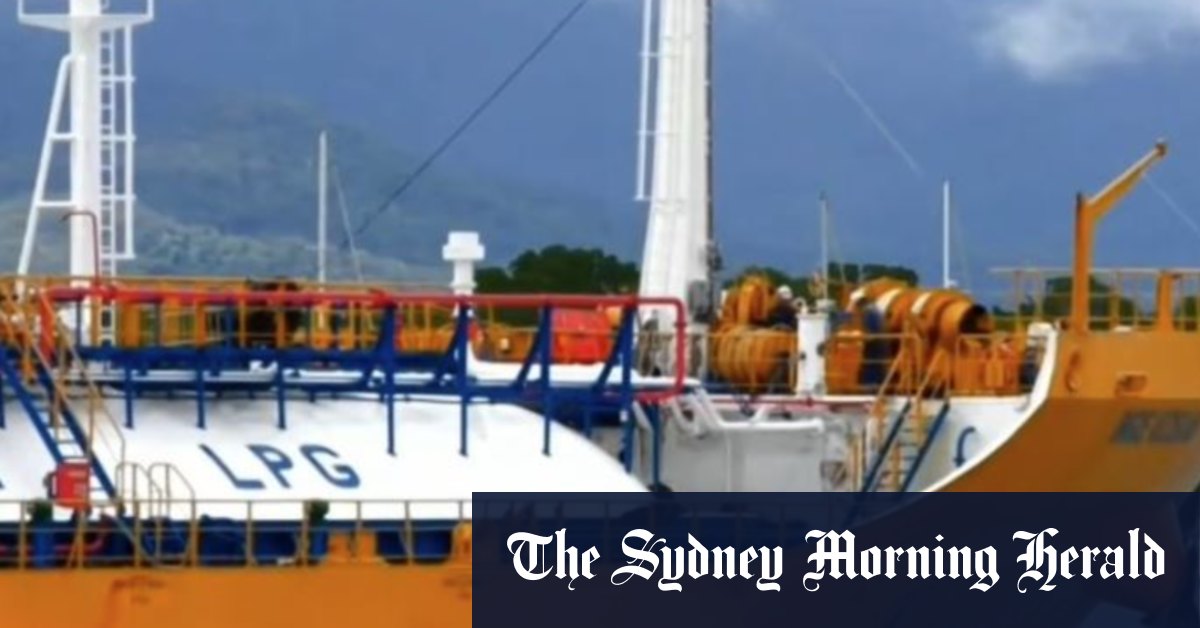 Qld Health to treat COVID-infected crew by boarding tanker