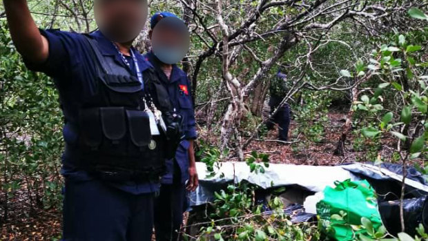 Police found what they believe was cocaine after a plane crash in PNG. 