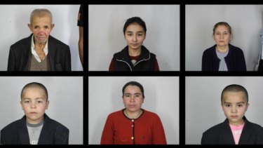 Xinjiang Police Files, 2018'de Xinjiang'daki Konasheher İlçesindeki polis karakollarında veya gözaltı merkezlerinde çekilmiş 5000'den fazla kişinin fotoğrafını içeriyor.