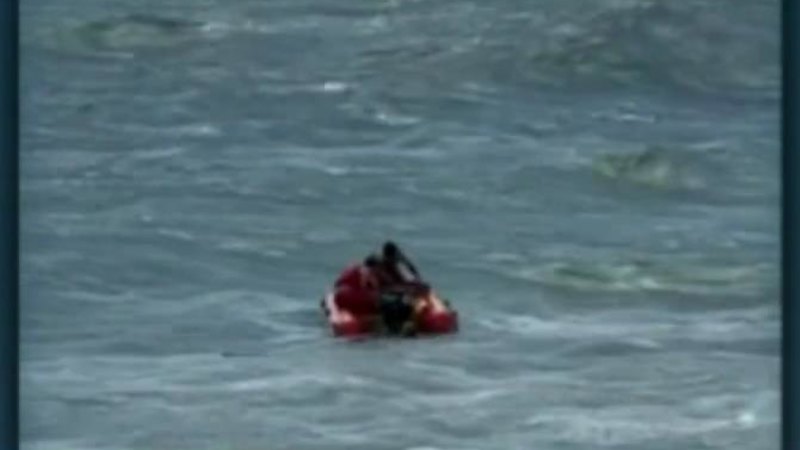 Man dies after being rescued from Perth beach in Australia Day tragedy