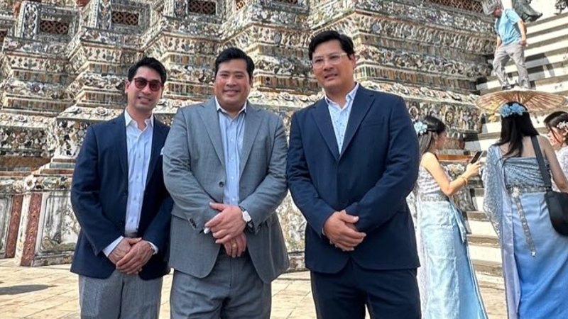 Former exiles return as succession drama swirls around world’s richest throne