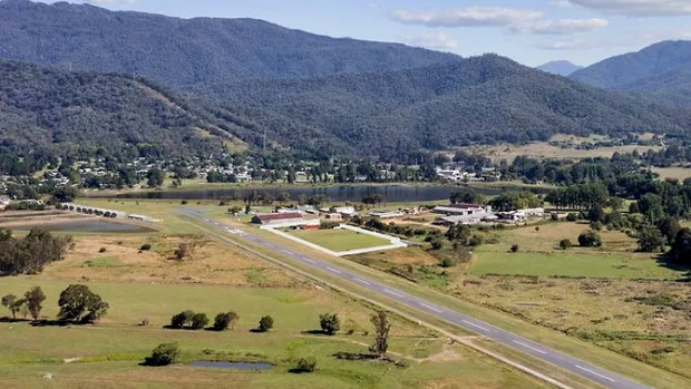Two people killed in plane crash at Mount Beauty airport