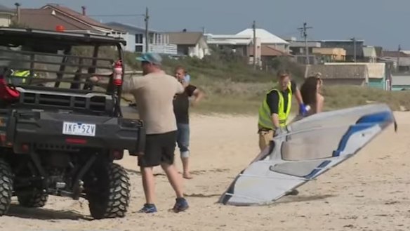 Man pulled unconscious from water dies at Aspendale beach