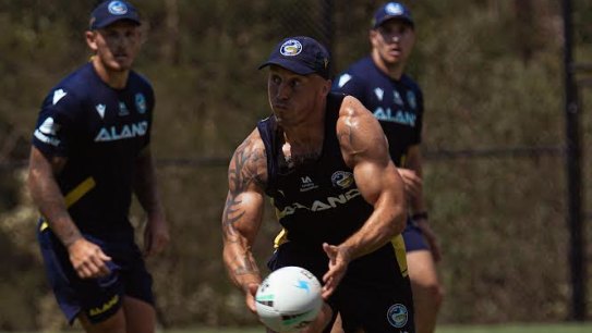 This photo of Josh Hodgson and his giant arms has gone viral.