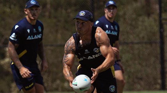 This photo of Josh Hodgson and his giant arms has gone viral.