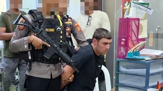 L'idraulico di Sydney Darcy Francesco Jenkins è stato pizzicato al confine e arrestato lunedì dalla polizia indonesiana.