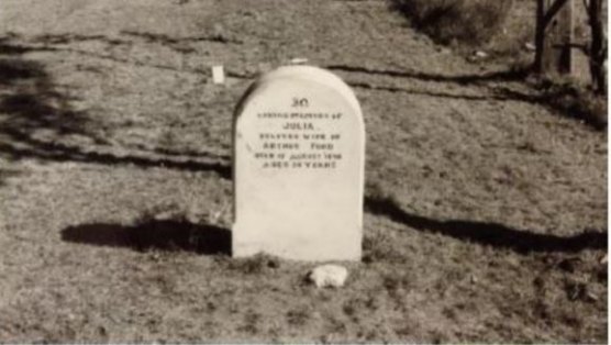 Julia Ford's grave at Deebing Creek in the 1940s.