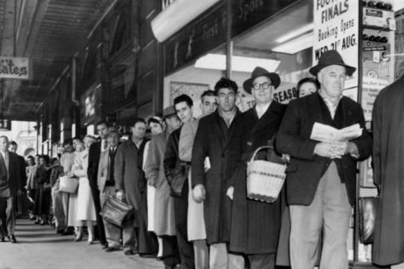 Footy fans queue for VFL finals tickets in 1957.