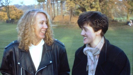 Friends and fellow musicians Lindy Morrison and Tracey Thorn on Hampstead Heath, London, in 1987.