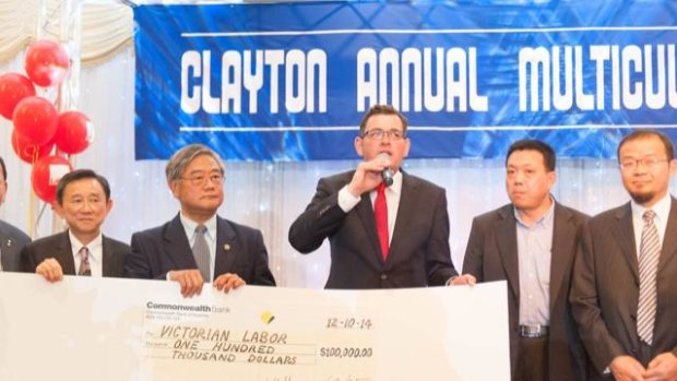 Daniel Andrews accepts a cheque for the Victorian Labor Party in 2014. 