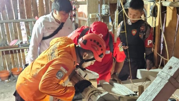 Desperate rescue bid launched for trapped miners in Indonesia