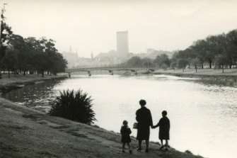 Jean, Julia and Jennifer walking along the banks of the Yarra in 1965, the year after the family moved to Melbourne. 