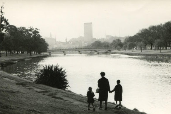 Jean, Julia and Jennifer walking along the banks of the Yarra in 1965, the year after the family moved to Melbourne. 