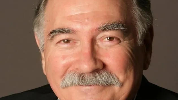 Beloved Australian actor Henri Szeps, who starred in the classic Australian sitcom Mother and Son, has died at the age of 81.