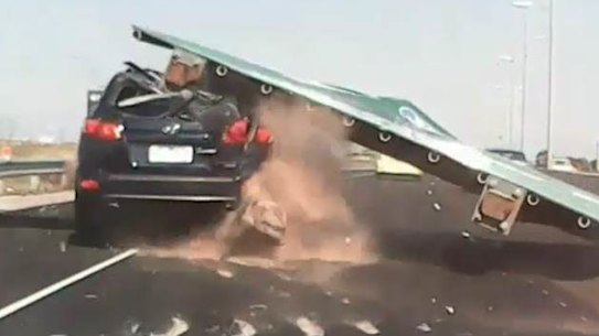 Sign fall: 'Rare event' repeat: Overhead Tullamarine Freeway sign falls ...