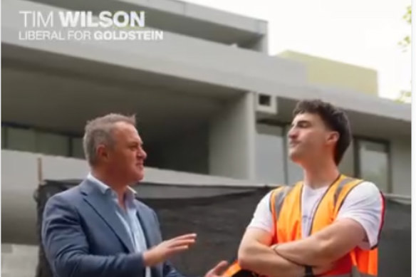 Tim Wilson’s campaign ad featuring the “fake tradie″⁣.