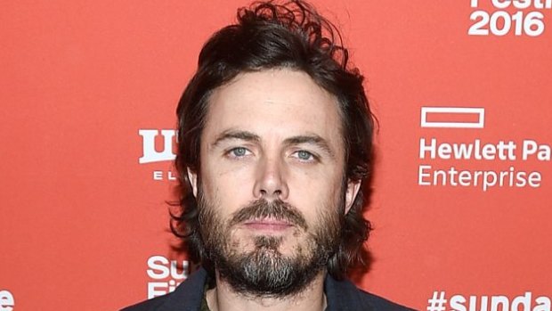 Actor Casey Affleck has apologised for what he says was an "unprofessional" atmosphere on I'm Still Here.