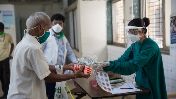 An MSF nurse distributes hygiene kits at a hospital in Mumbai, India.