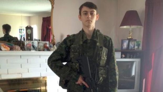 A picture from a Steam account thought to be owned by Bryer Schmegelsky showing him in military gear with a weapon.

