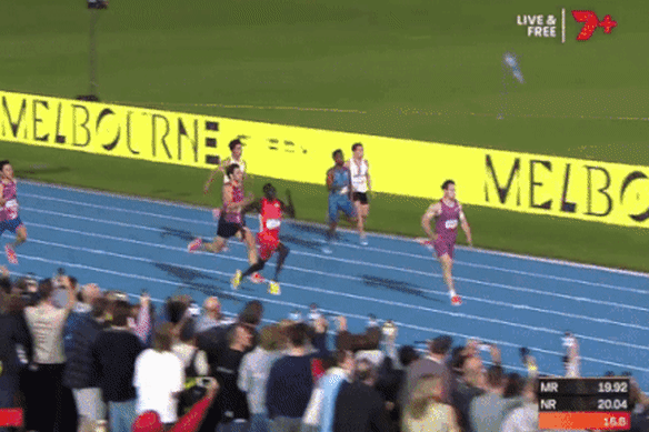 The stunning finish to the Peter Norman Memorial 200 metres at Albert Park.