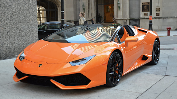 A Lamborghini Huracan Spyder LP610 2018, advertised on Melbourne Luxury Car Hire's website. 