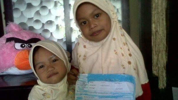 Fadila Sari ("Lala") with her little sister Famela Rizqita ("Ita"). Both girls died in the Surabaya suicide attacks.