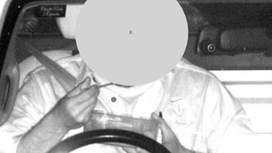 Nuevas imágenes de cámaras de seguridad de IA han captado a conductores de WA haciendo cosas extrañas mientras conducen, como comer un plato de cereal. Sin embargo, algunos de los detenidos afirman que las multas que les impusieron eran demasiado elevadas o completamente incorrectas. 